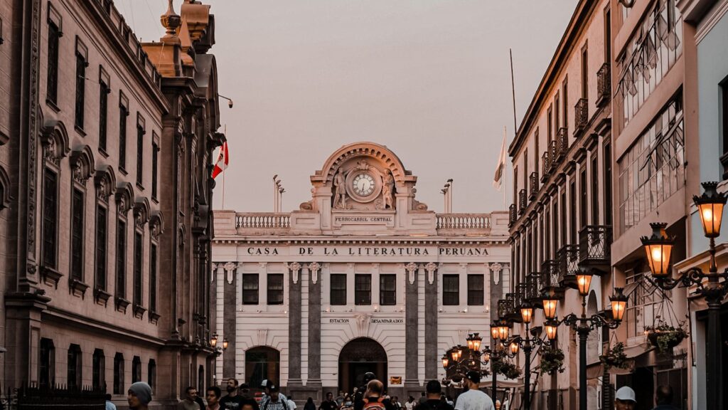 Institucionalidad como base de la libertad y el desarrollo sostenible en Perú